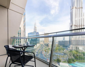 Maison Privee - Chic Apt with Burj Khalifa Views, Dubai